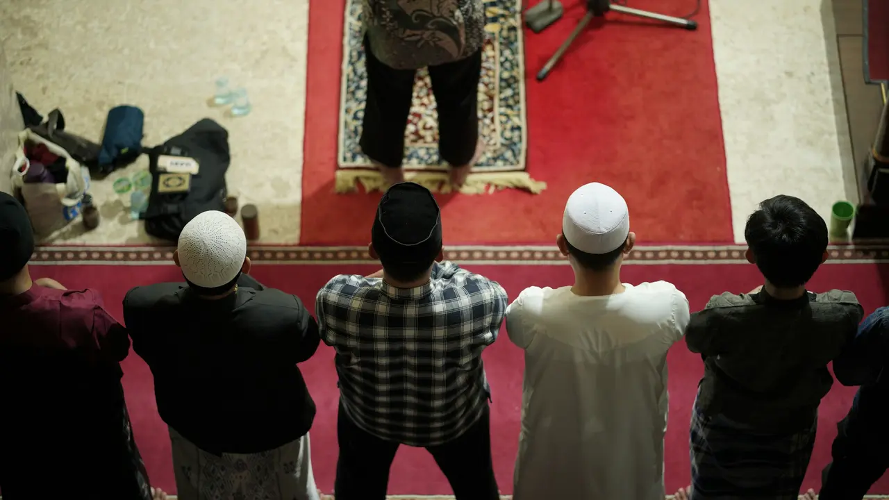 Ilustrasi salat Tarawih