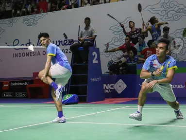 Asa Pramudya Kusumawardana/Yeremia Erich Yoche Yacob Rambitan untuk bermain di semifinal Indonesia Open 2022 resmi kandas. Yeremia (kiri) mengalami cedera saat pasangan Indonesia itu hanya butuh satu poin lagi untuk memenangkan pertandingan. (Bola.com/Bagaskara Lazuardi)