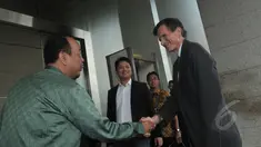 Duta Besar Amerika Serikat untuk Indonesia, Robert O. Blake, Jr. mengunjungi kantor redaksi Liputan6.com di SCTV Tower, Jakarta, Rabu (6/5/2015). Kedatangan Blake sebagai bentuk dukungannya bagi industri kreatif Tanah Air. (Liputan6.com/Herman Zakharia)