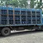 Truk pengangkut air minum dalam kemasan yang kerap bermasalah.