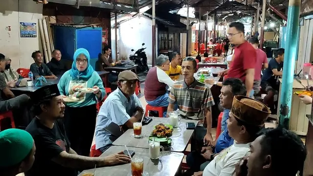 Suasana menjelang buka puasa bersama di kawasan Jalan Roda Manado. (Foto: Yoseph Ikanubun/Liputan6.com)