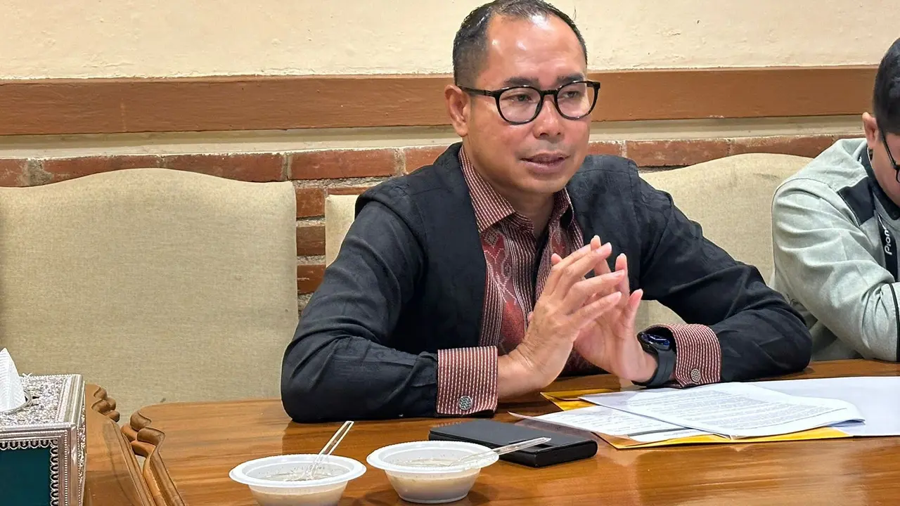 Direktur Pelindungan WNI dan BHI Kementerian Luar Negeri RI Judha Nugraha dalam pertemuan dengan media, Rabu (3/4/2024). (Liputan6/Benedikta Miranti)