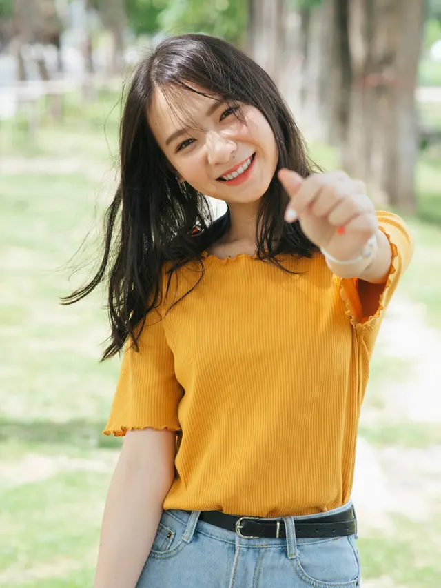 tersenyum bahagia cinta