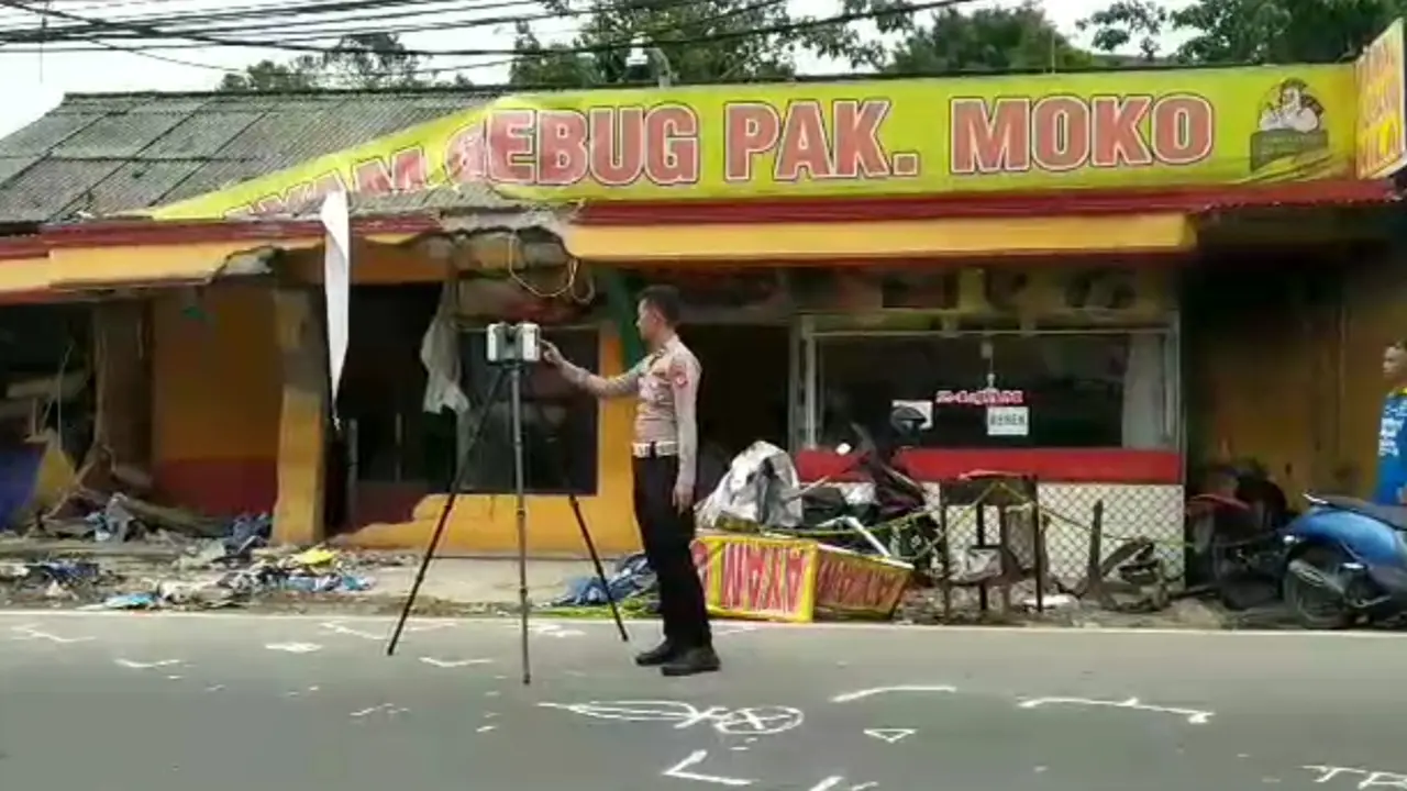 Polda Jabar Olah TKP Kecelakaan Beruntun di Puncak Bogor
