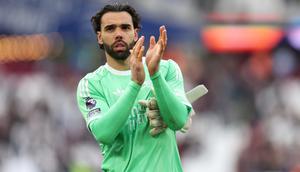 Kiper Arsenal, David Raya, bereaksi setelah pertandingan Liga Inggris antara West Ham dan Arsenal di London, Minggu, 10 Mei 2026. (Foto AP/Ian Walton)