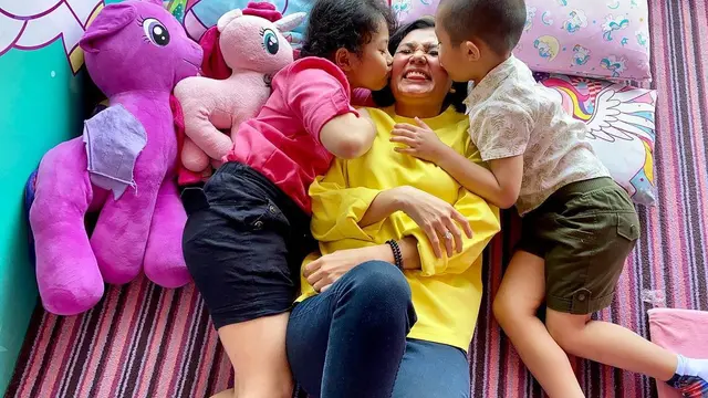 Jadi Single Parent, Ini 6 Potret Tangguh Intan RJ Bareng Buah Hati