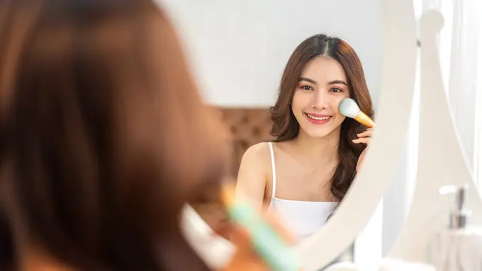 Tips Menyamarkan Wajah Lelah Setelah Mudik, Biar Tetap On Point Saat Kembali ke Kantor