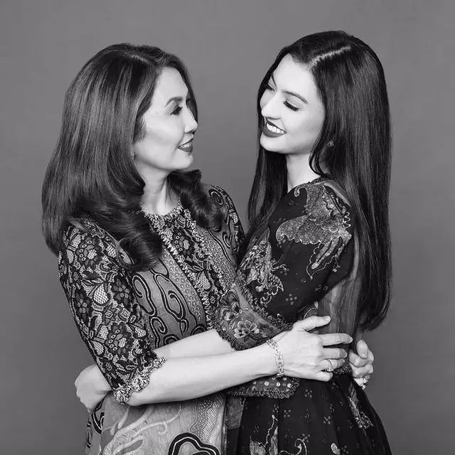 7 Potret Kebersamaan Raline Shah dan Ibunya yang Awet Muda