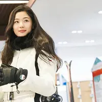 Kebahagiaan kembali dirasakan Jun Ji Hyun yang sedang mengandung anak keduanya. Meskipun belum genap dua tahun Jun Ji Hyun hamil anak pertama, kabar kehamilan anak ke duanya ini telah dikonfirmasi pihak agensi. (Instagram/junjihyun_official)