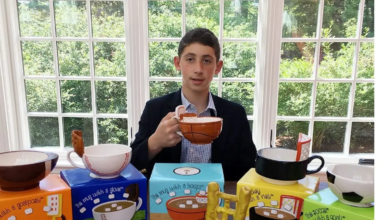 Max sempat dinobatkan sebagai pengembang produk terbaik di American Business Awards tahun 2016.