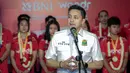 <p>Sekretaris Jenderal PBSI, Ricky Soebagja memberikan sambutan saat penyambutan tim bulu tangkis Indonesia setelah memenangkan Badminton Asia Mixed Team Championships di Terminal 3 Bandara Soekarno Hatta, Tangerang, Senin (17/02/2025). (Bola.com/Bagaskara Lazuardi)</p>