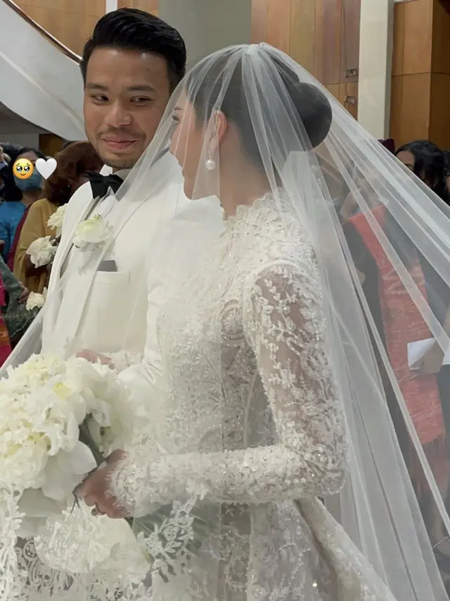 Pesona Jessica Mila Dibalut Gaun Pernikahan Putih