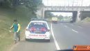 Citizen6, Jakarta: Kenek setelah ngemel PJR ditol BSD. (Pengirim: Memet)