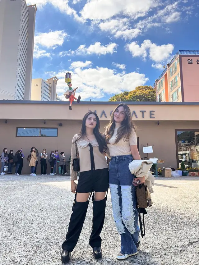 10 Momen Seru Luna Maya dan Vicky Shu saat Nonton Konser BTS di Busan, ARMY Sejak Lama