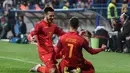 Selebrasi gol timnas Montenegro ke gawang Inggris pada laga kedua Kualifikasi Piala Eropa 2020 yang berlangsung di Stadion Pod Goricom, Podgrica, Selasa (26/3). Timnas Inggris menang 5-1 atas Montenegro. (AFP/Andrej Isakovic)