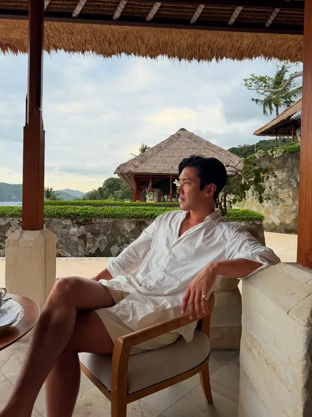 Gaya Kasual Siwon Super Junior Saat Liburan di Bali, Bak Anak Rantau Pulang Kampung