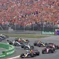 Ini adalah kemenangan keempat secara beruntun Verstappen di F1 2022. Sebelumnya dia juga menjadi juara di Prancis, Hungaria, dan Belgia. (AP/Peter Dejong)