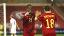 Pemain Belgia, Michy Batshuayi, melakukan selebrasi bersama Yari Verschaeren usai mencetak gol ke gawang Islandia pada laga UEFA Nations League di Stadion King Baudouin, Rabu (9/9/2020). Belgia menang telak dengan skor 5-1. (AP/Francisco Seco)