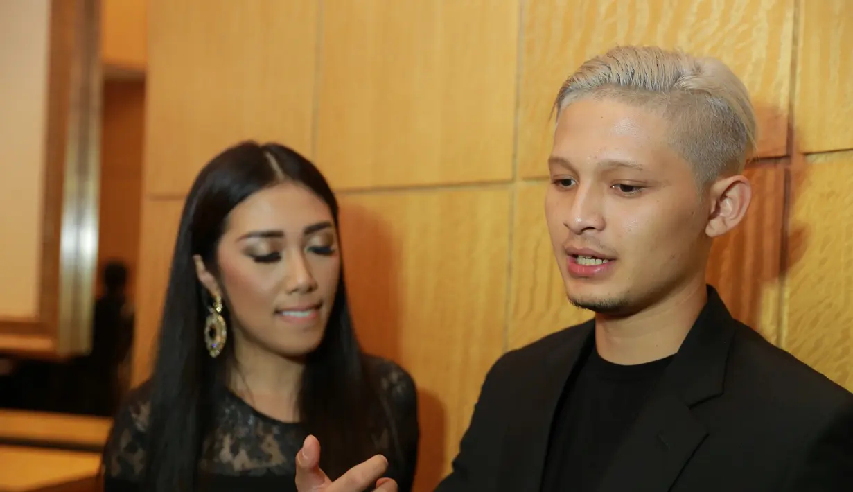 Jalinan asmaranya dengan Picci semakin serius. Dan akan dijadikan pendamping hidupnya kelak. Terbukti ia telah mengenalkan kepada tante dan keluarganya. (Galih W. Satria/Bintang.com)