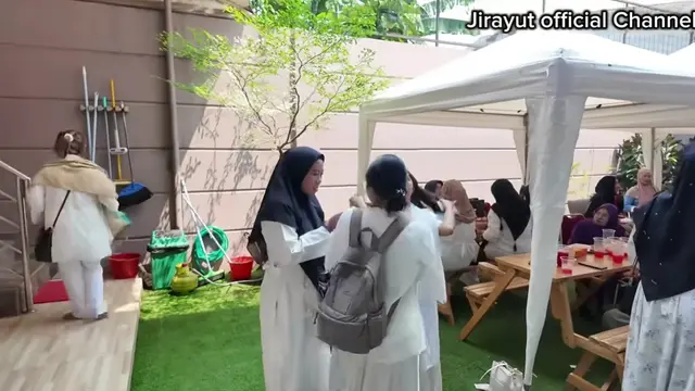 Halaman belakang rumah Jirayut (Foto: YouTube Jirayut Official Channel)