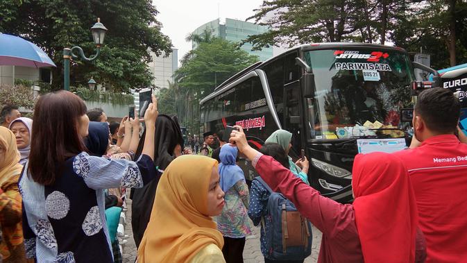 Menteri Kesehatan Republik Indonesia, Nila F Moeloek melepas 25 bus mudik pada Jumat, 8 Juni 2018.