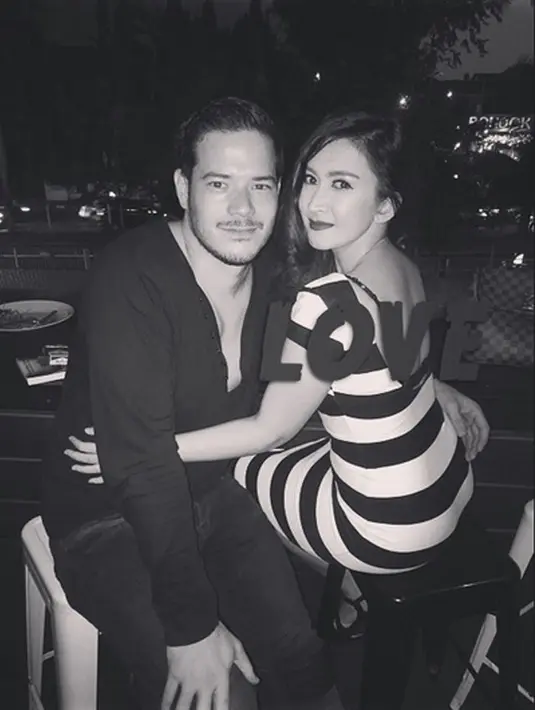 Setelah 10 tahun rumah tangga, Nafa Urbach tiba-tiba menggugat cerai Zack Lee. Selama ini, Nafa sabar menutupi keretakan rumah tangganya. (Instagram/nafaurbach)