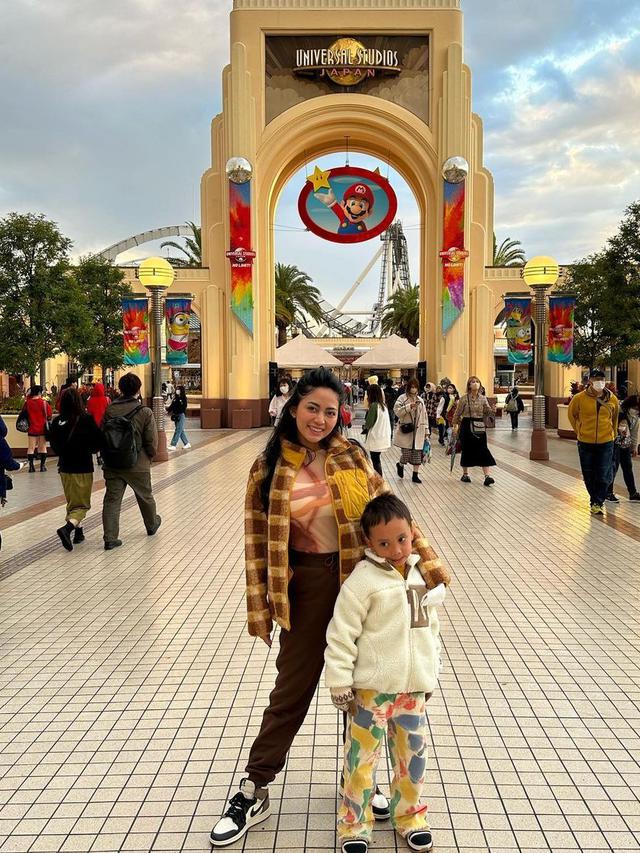 7 Potret Seru Liburan Rachel Vennya Ke Jepang, Seru Ajak Buah Hati