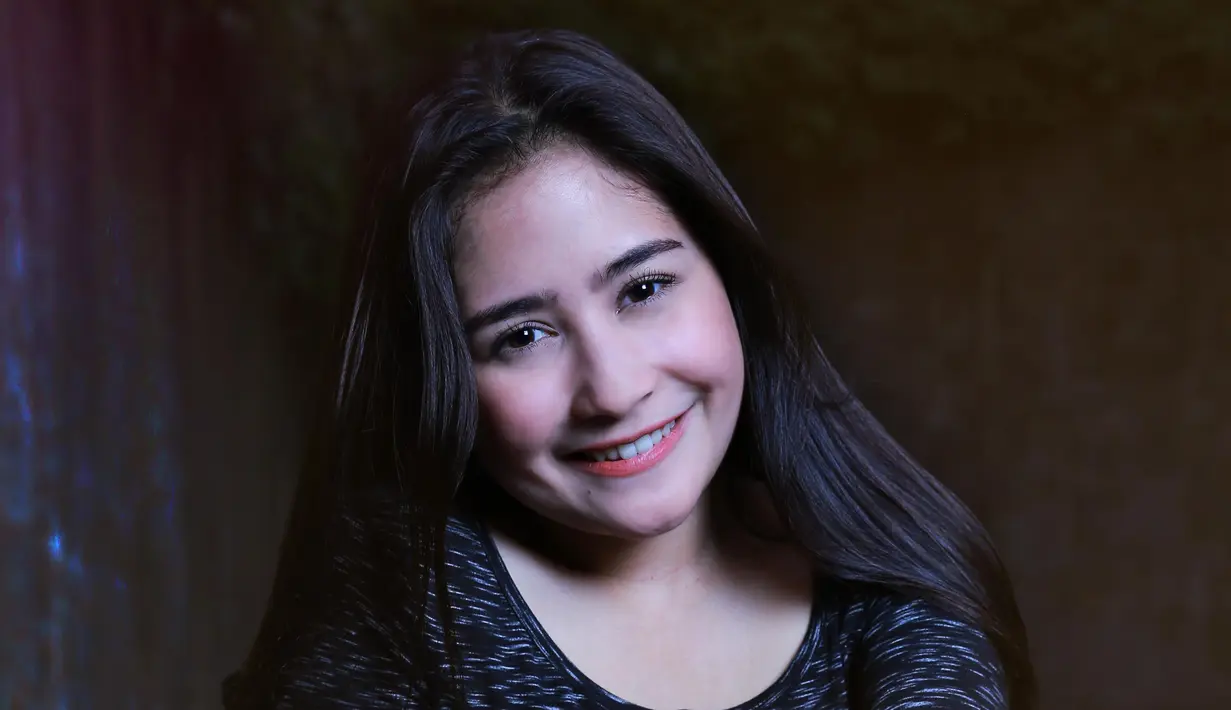 Ditemui di sela-sela acara reading film ‘Surat Untukmu’ di kawasan Bangka, Jakarta Selatan,Jumat (15/1/2016), Prilly Latuconsina mengungkap jika dirinya akan terlibat dalam beberapa film, ada juga yang syuting di luar negeri. (Galih W. Satria/Bintang.com)