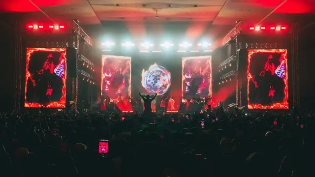 Pertunjukan Membangun dan Menghancurkan