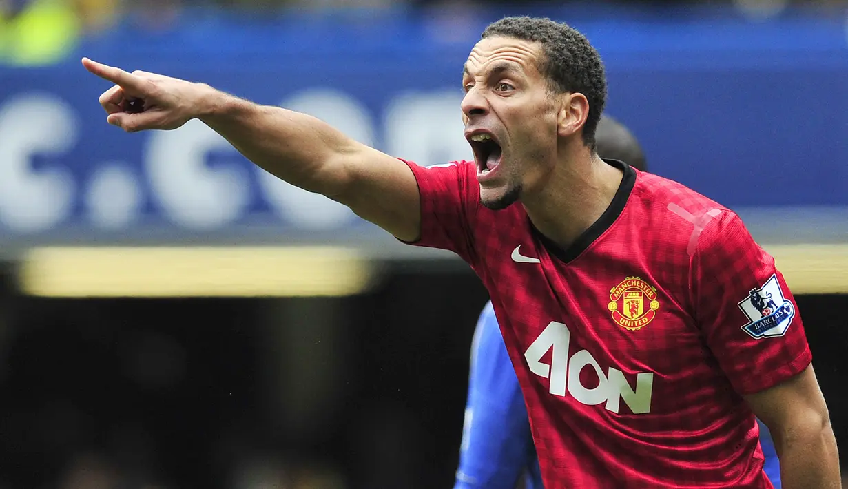 Rio Ferdinand. Diboyong dari Leeds United pada awal musim 2002/2003. Hingga musim 2013/2014 telah tampil dalam 455 pertandingan. Berhasil membuat 8 gol dan 9 assist. Meraih 6 trofi Liga Inggris, 2 Piala Liga, 2 Community Shield, 1 Liga Champions dan 1 PD antar-klub. (AFP/Glyn Kirk)