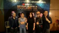 Uki Noah (kanan), Ariel Noah, Momo Geisha, Giring Nidji, dan CMO PT KMK Online Prami Rachmiadi dalam konferensi pers Grand Final Vidio.com Music Battle di Jakarta, Senin (22/2/2016).