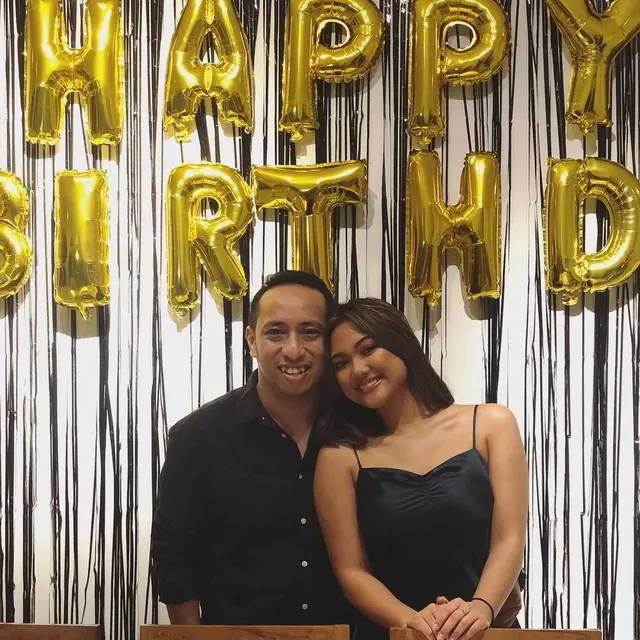 Go Public, Ini 6 Potret Dennis Talakua Kekasih Baru Marion Jola