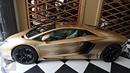 Mobil sport mewah bermerek Lamborghini Aventador yang terparkir di Auto One Cars Boutique, Jakarta, Senin (5/10/2015). Mobil sport mewah tersebut akan dilelang DJKN Kemenkeu dengan nilai limit Rp 8,26 miliar. (Liputan6.com/Immanuel Antonius)