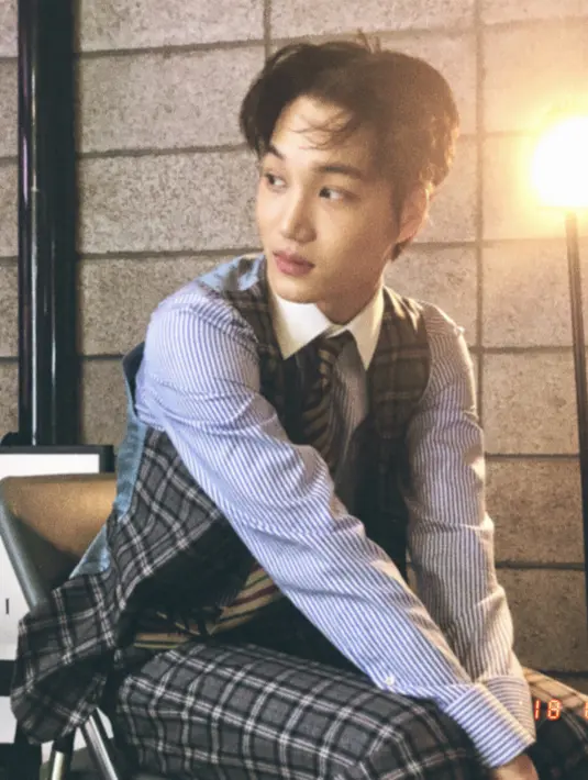 Akun ini dipercaya sebagai akun Instagram Kai setelah manajer, hair stylist, dan Chanyeol follow akun yang bernama @zkdlin ini. "Akhirnya kau memulainya," tulis Chanyeol. (Foto: instagram.com/zkdlin)