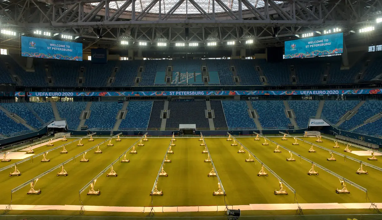 Pemandangan lapangan dan tribun Stadion Saint Petersburg di Rusia, Selasa (4/2/2020). Stadion Saint Petersburg dirancang arsitek legendaris asal Jepang Kisho Kurokawa. (Olga MALTSEVA/AFP)