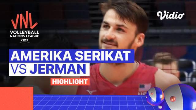 Berita video cuplikan pertandingan laga pembuka pekan ketiga Volleyball Nations League Putra 2022, antara Amerika Serikat melawan Jerman. Amerika Serikat berhasil menang 3-1, pada laga yang berlangsung Selasa (05/07/22).