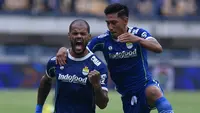 Dua pemain Persib Bandung, David da Silva (kanan) dan Daisuke Sato. (Persib).