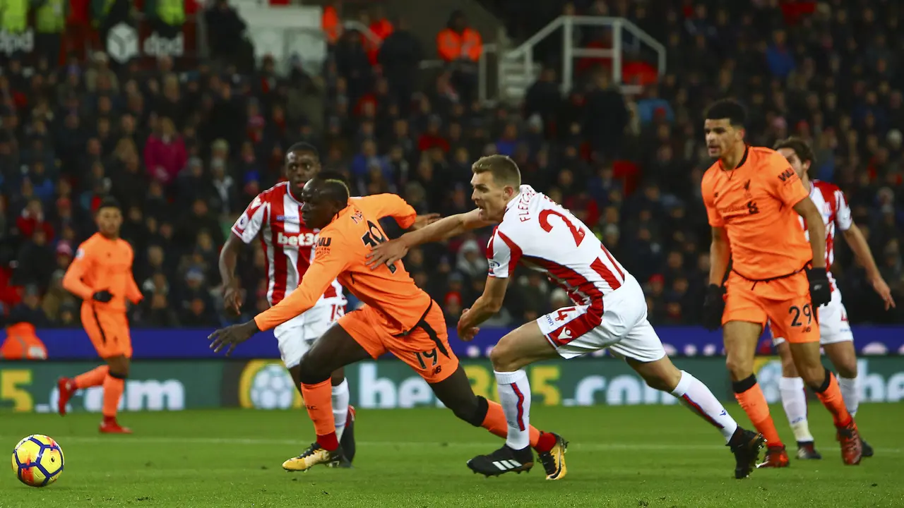 FOTO: Mohamed Salah Memukau, Liverpool Gulung Stoke