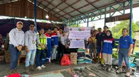 Forum CSR Kontraktor PT TCM dan PT BEK dengan cepat memberikan bantuan berupa makanan, sembako, dan pakaian kepada warga Kampung Sempant yang terdampak kebakaran.