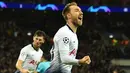 Selebrasi Christian Eriksen usai mencetak gol ke gawang Samir Handanovic di menit ke-80 pada laga lanjutan Liga Champions yang berlangsung di stadion Wembley, Inggris, Kamis (29/11). Tottenham Hotspur menang 1-0 atas Inter Milan (AFP/Ben Stansall)