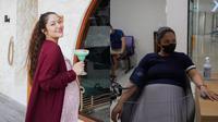 Siti Badriah jalani USG (Sumber: YouTube/Sibad Krisjiana)