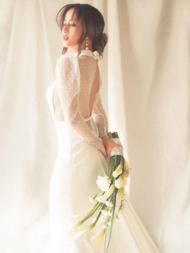 7 Potret Prewedding Mike Lewis dan Janisaa Pradja, Elegan Bernuansa Putih