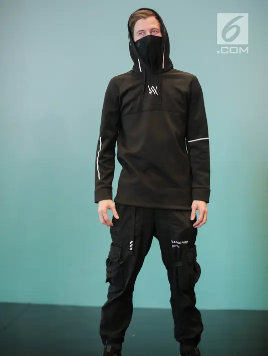 DJ Alan Walker berpose saat konferensi pers Spotify on Stage di Jakarta, Jumat (12/10). DJ Alan Walker akan tampil pada acara yang bertajuk ‘Spotify on Stage’ di JIEXPO, Kemayoran Jumat (12/10) malam nanti.  (Liputan6.com/Faizal Fanani)
