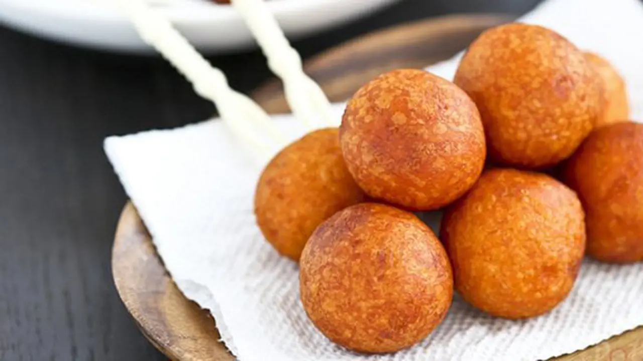 Bola-bola ubi berongga/copyright Roti n Rice