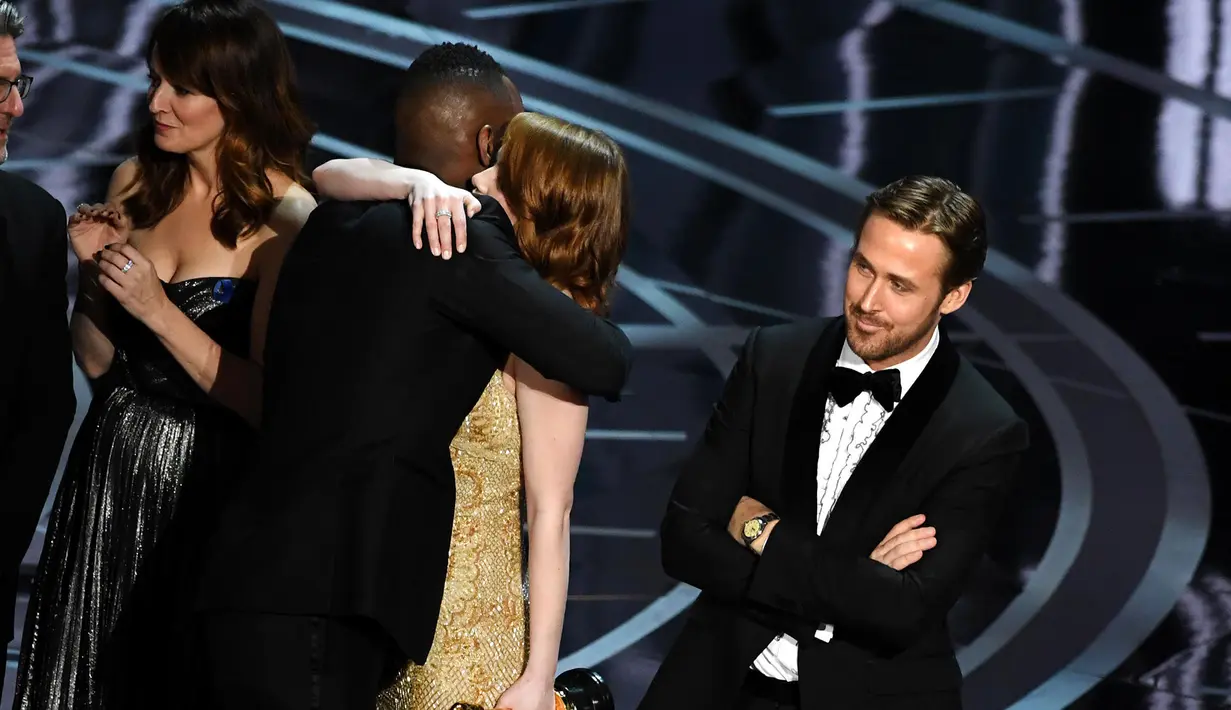 Tahun lalu La La Land diberikan penghargaan untuk Best Picture. Namun ternyata hal itu sebuah kesalahan dan penghargaan jatuh pada Moonlight. (Forbes)
