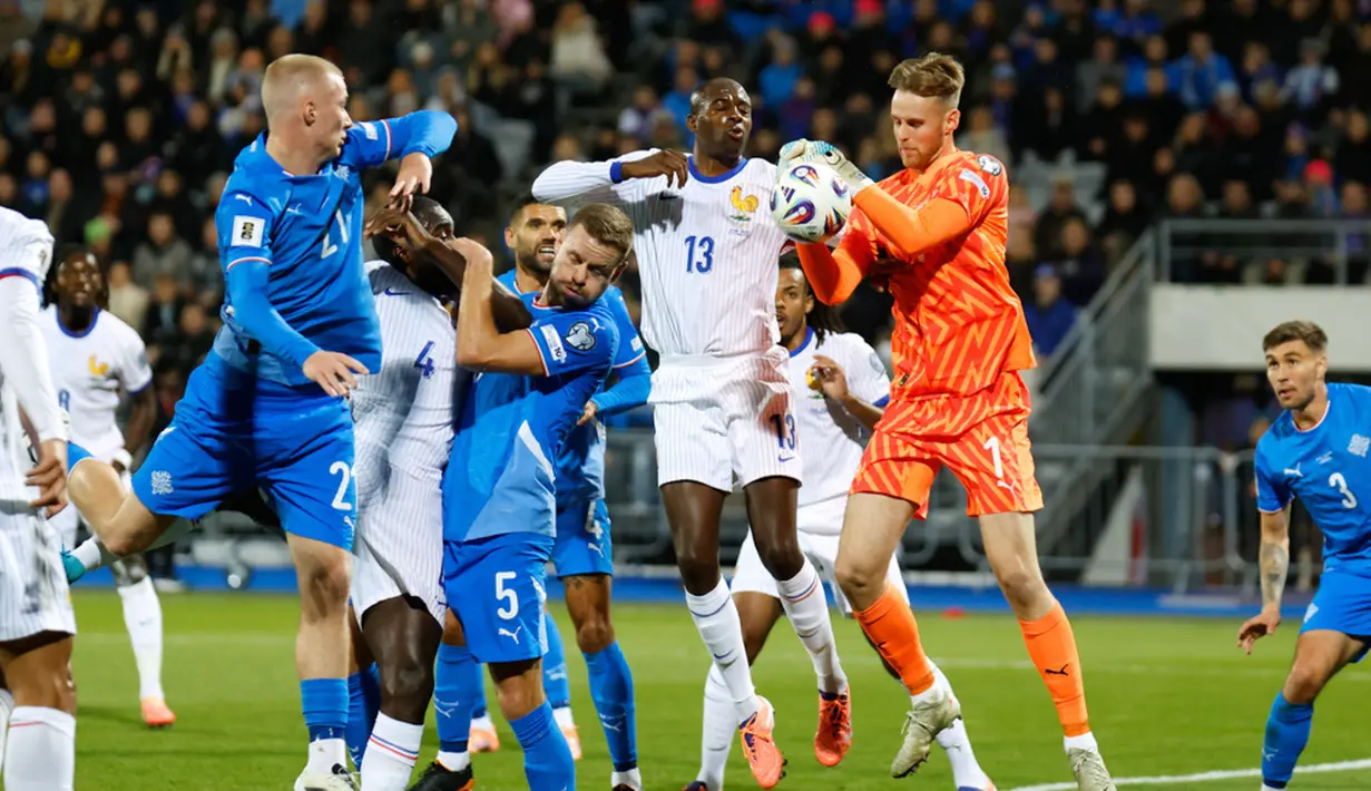 Sementara Islandia berada di posisi ketiga mengoleksi 4 poin. (AP Photo/Brynjar Gunnarsson)