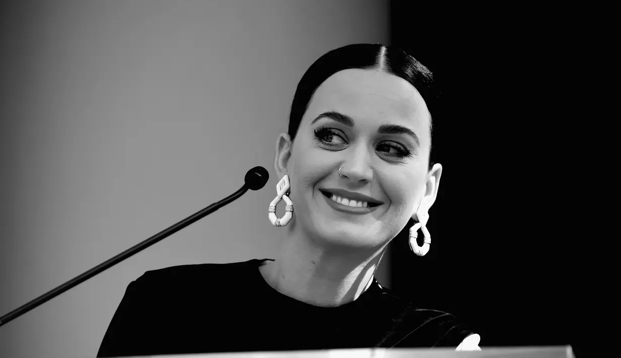 Katy Perry yang merayakan ulang tahunnya ke 32 pada akhir Oktober lalu dikabarkan sedang berusaha keras merayu kekasihnya, Orlando Bloom, untuk memiliki seorang anak. (AFP/Bintang.com)