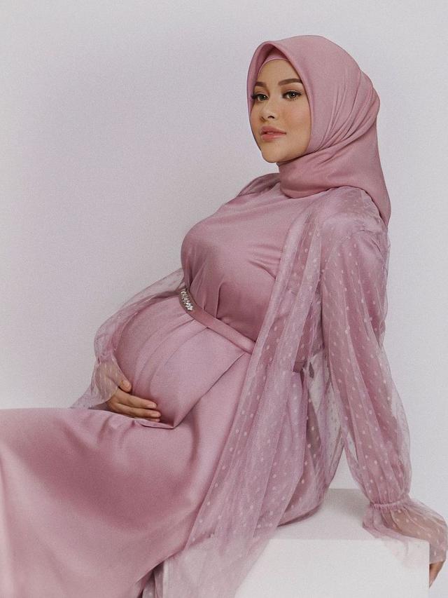 Pesona 11 Seleb saat Pamer Baby Bump, Jadi Ibu Hamil Hits