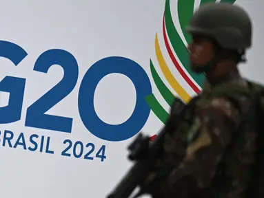 Personel militer berpatroli di sekitar Museum of Modern Art menjelang Konferensi Tingkat Tinggi (KTT) G20 di Rio de Janeiro, Brasil pada tanggal 15 November 2024. (Mauro PIMENTEL/AFP)