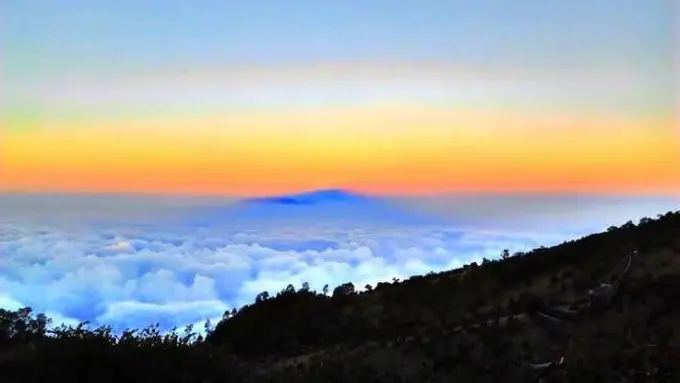 6 Tanda Gunung Lawu Jadi Tempat Paling Angker Se-Indonesia